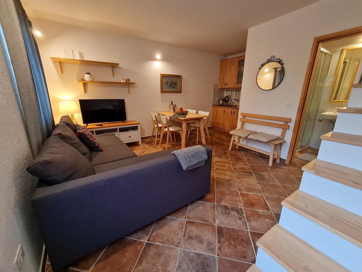 Sweet House And Apartment Ровінь Екстер'єр фото