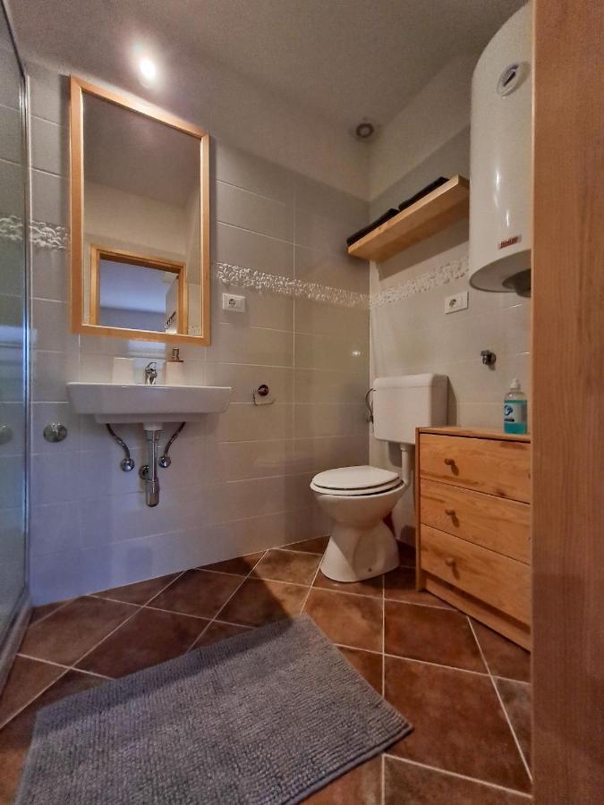 Sweet House And Apartment Ровінь Екстер'єр фото